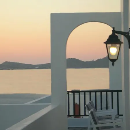 Christina Hotel, Adults Only, Heated Salt Water Pool 2* Nausa