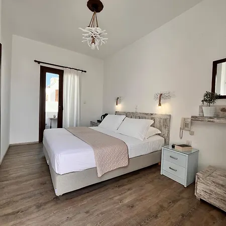 Christina Hotel, Adults Only, Heated Salt Water Pool Науса