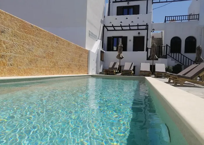 Christina Hotel, Adults Only, Heated Salt Water Pool מלון