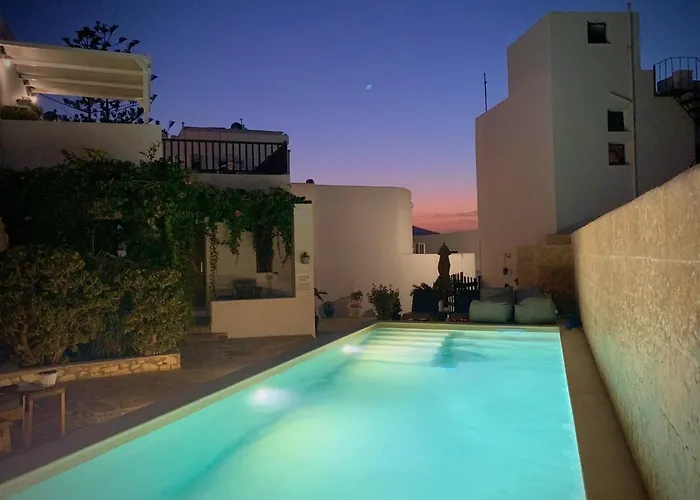 Christina Hotel, Adults Only, Heated Salt Water Pool מלון 2*