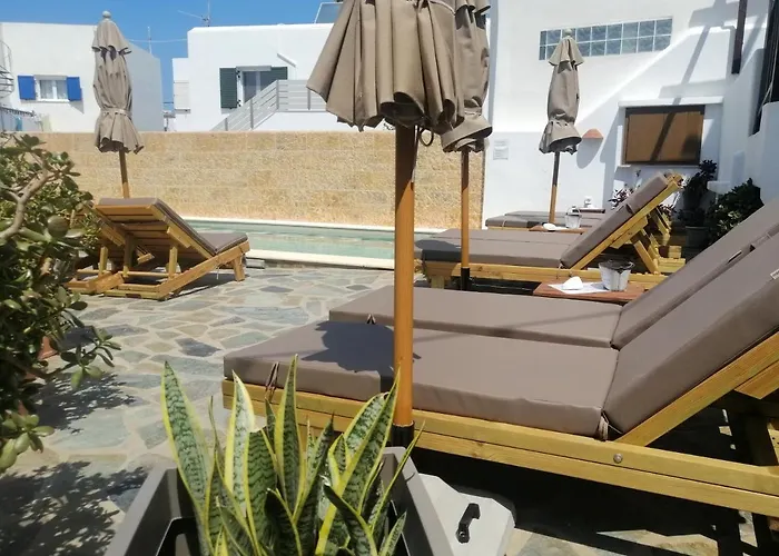 מלון Christina Hotel, Adults Only, Heated Salt Water Pool