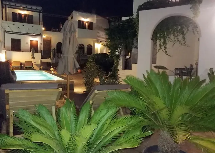 Christina Hotel, Adults Only, Heated Salt Water Pool מלון נאוסה