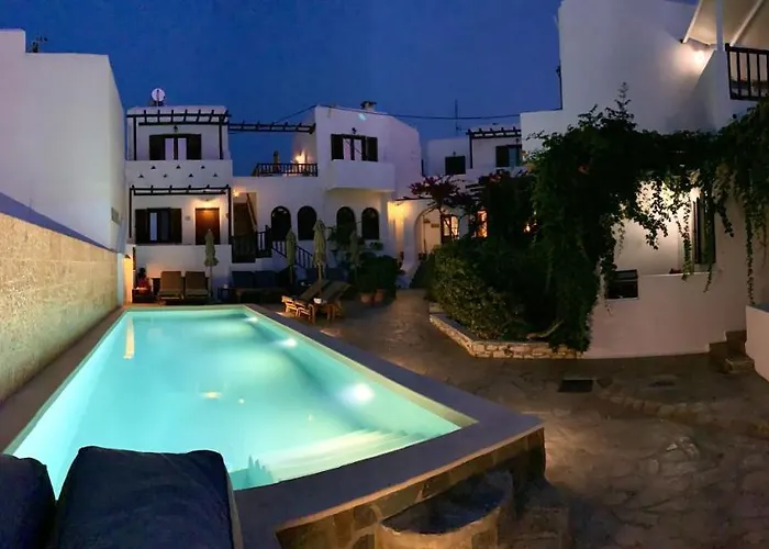 מלון Christina Hotel, Adults Only, Heated Salt Water Pool 2*