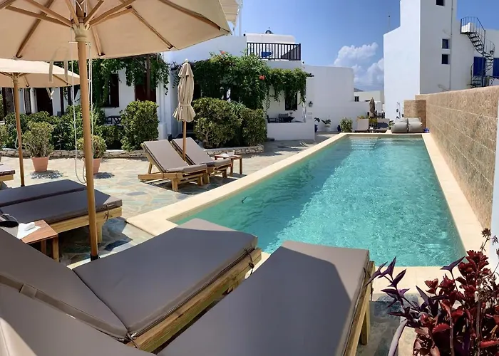 Christina Hotel, Adults Only, Heated Salt Water Pool נאוסה