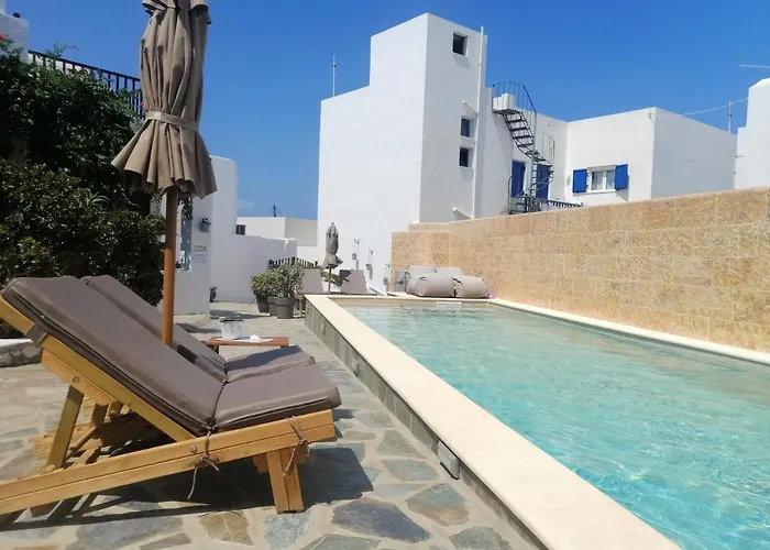 Christina Hotel, Adults Only, Heated Salt Water Pool 2* נאוסה