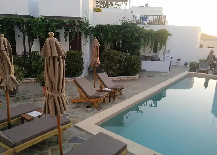 Christina Hotel, Adults Only, Heated Salt Water Pool מלון 2*