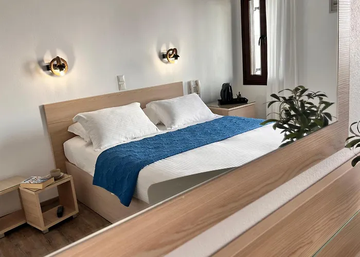 מלון Christina Hotel, Adults Only, Heated Salt Water Pool