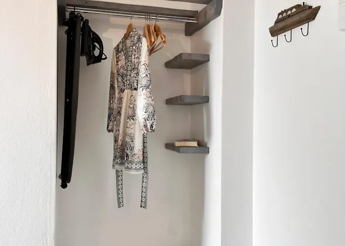 Christina Hotel, Adults Only, Heated Salt Water Pool 2* נאוסה