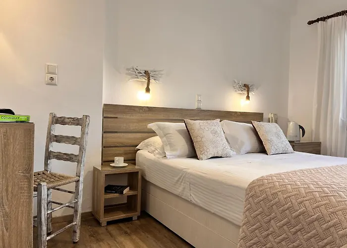 מלון Christina Hotel, Adults Only, Heated Salt Water Pool נאוסה