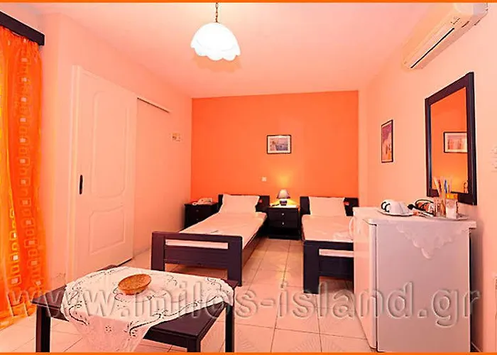 Christina Hotel, Adults Only, Heated Salt Water Pool 2* נאוסה