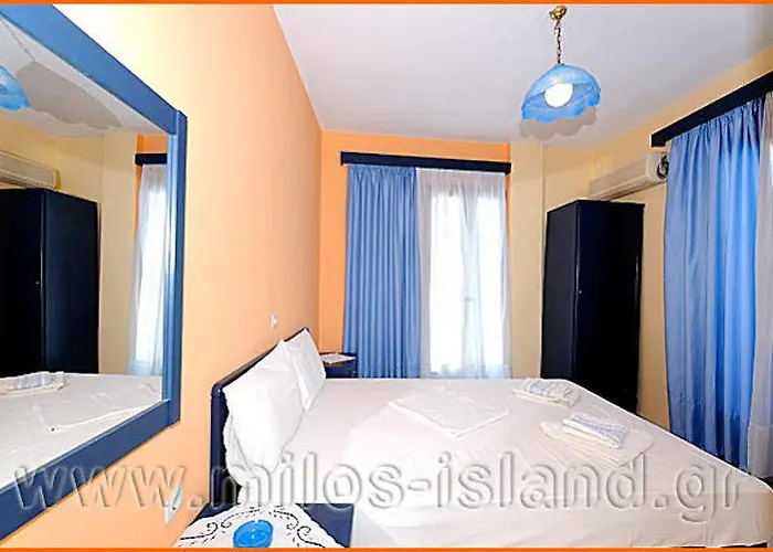 מלון Christina Hotel, Adults Only, Heated Salt Water Pool 2*