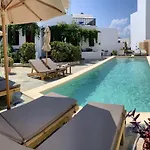 Christina Hotel, Adults Only, Heated Salt Water Pool Náusza