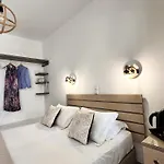 Christina Hotel, Adults Only, Heated Salt Water Pool Náusza