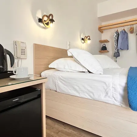 Christina Hotel 2*
