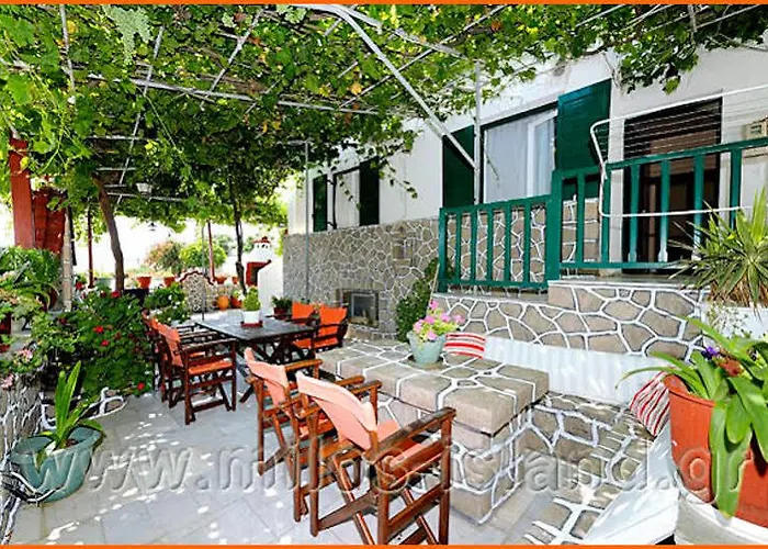 Christina 2* Naousa (Paros)